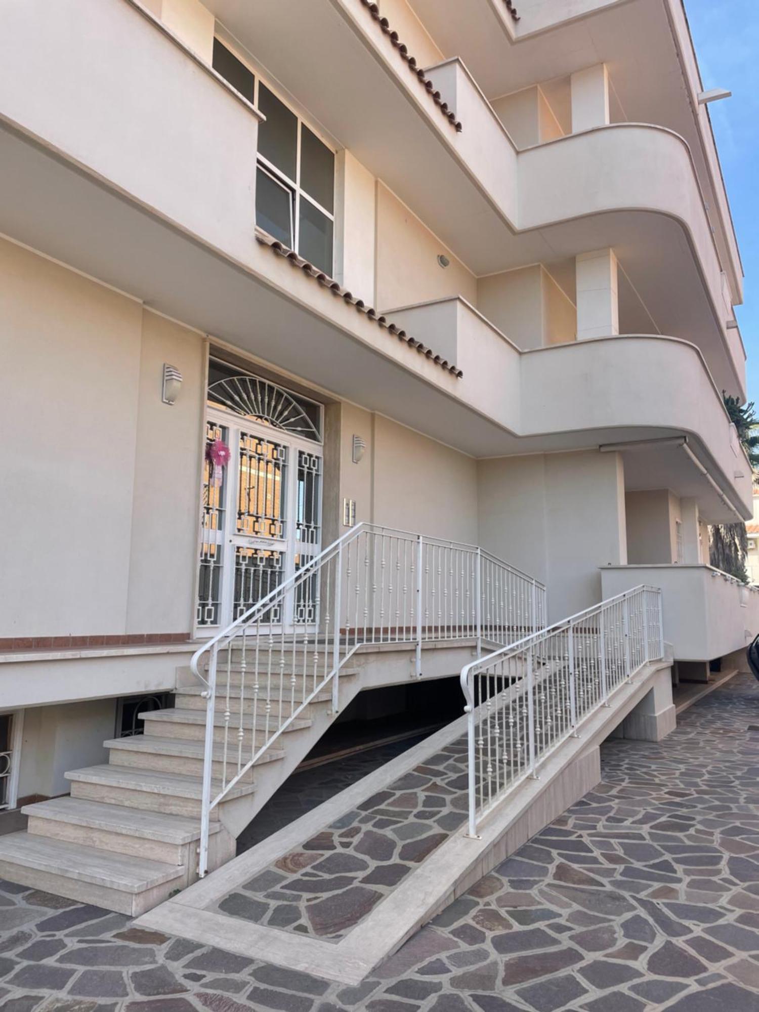 Home With Parking Near The Airport And Beach ฟิวมิชีโน ภายนอก รูปภาพ